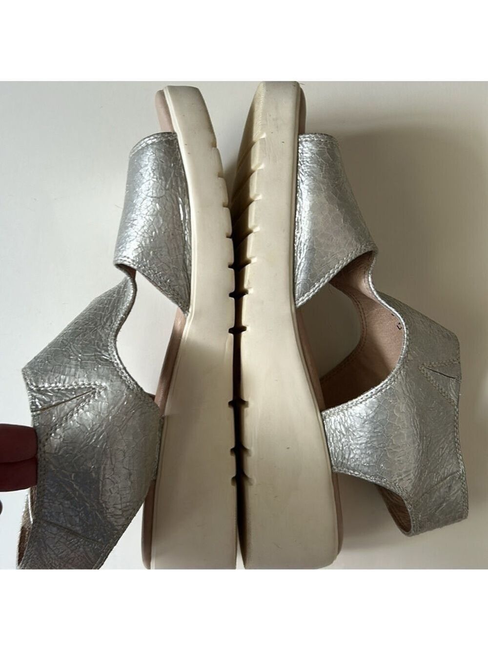 Johnson & Murphy Platform Metallic Silver Sandals - Picture 7 of 12